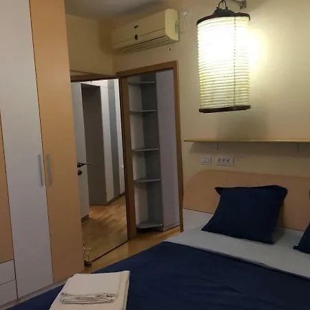 Cosy Near Herastru Park